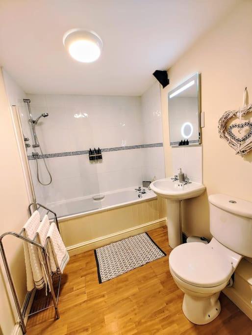 Cosy Central Modern Apartment نانتويتش المظهر الخارجي الصورة